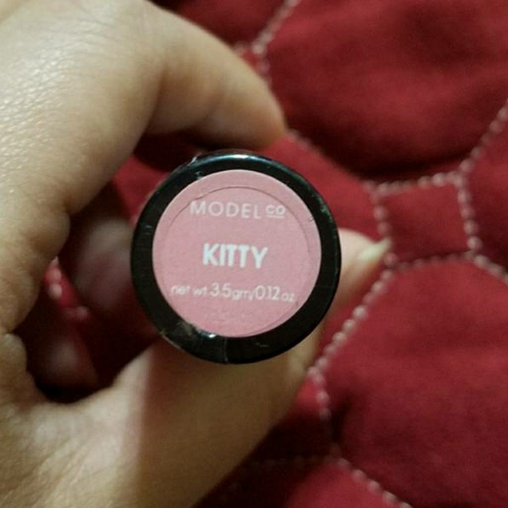 Model Co lipstick